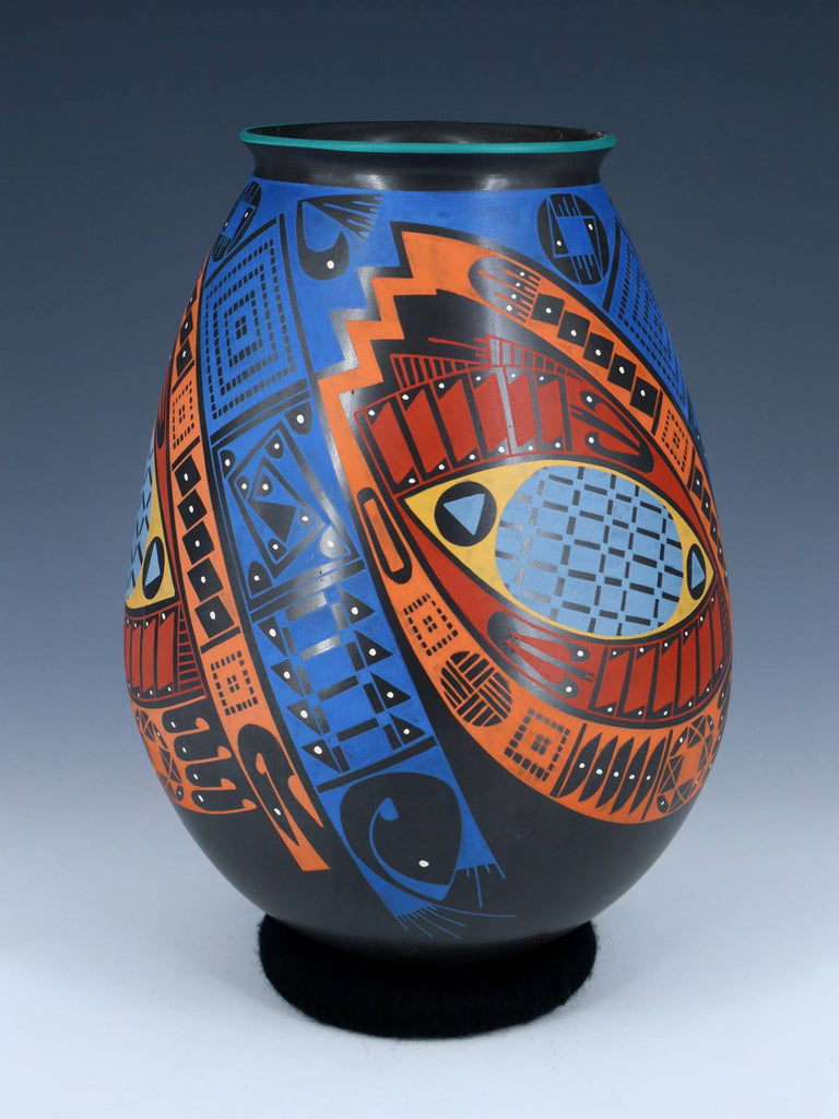 Mata Ortiz Hand Coiled Pottery Vase - PuebloDirect.com