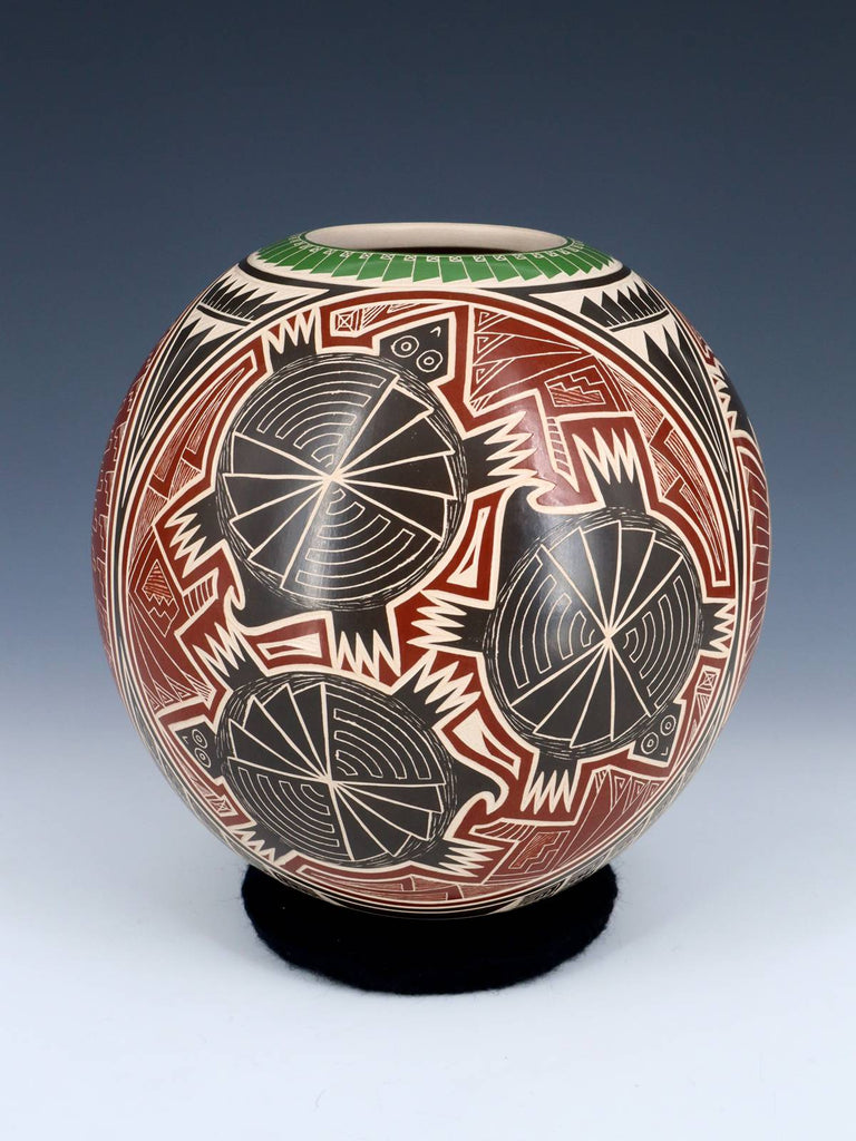 Mata Ortiz Hand Coiled Etched Wildlife Pottery Vase - PuebloDirect.com